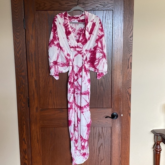 S/W/F
Magenta Tie Dye Plunge Dress in size. XS but fits up to small. - Picture 5 of 9